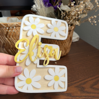 Lettre blanche et bois avec prénom Marguerite