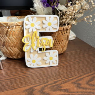 Lettre blanche et bois avec prénom Marguerite – Image 2