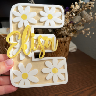 Lettre blanche et bois avec prénom Marguerite – Image 3